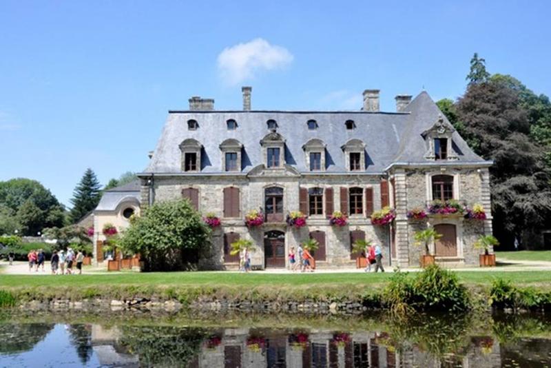 Expositions d'été au Château de Tronjoly