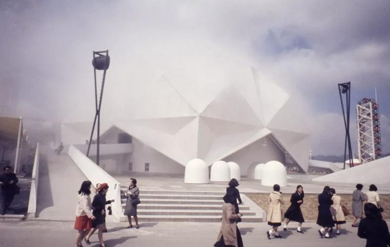 Sensing the Future : Experiments in Art and Technology (E.A.T.)