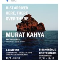 Exposition de Murat Kahya, lauréat de la Bourse Ange Tomasi "Just Arrived: Here, There, Over There"- A Cisterna - Corti