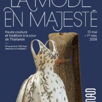 La mode en majesté, haute couture et tradition à la cour de Thaïlande